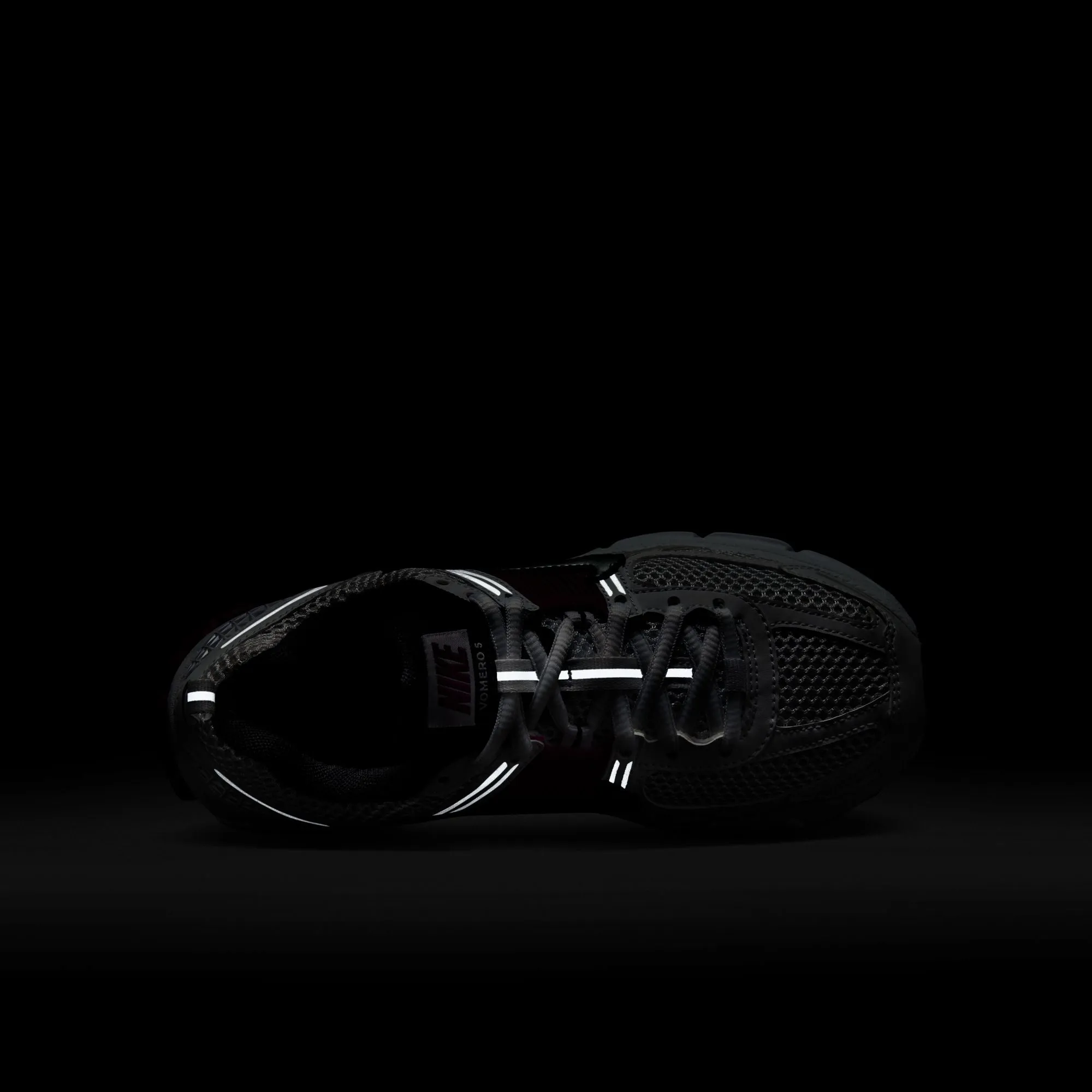 Nike Vomero 5 Shoes